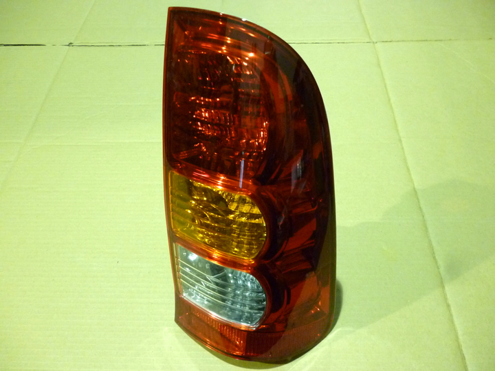 Faro trasero tricolor der - Imagen principal