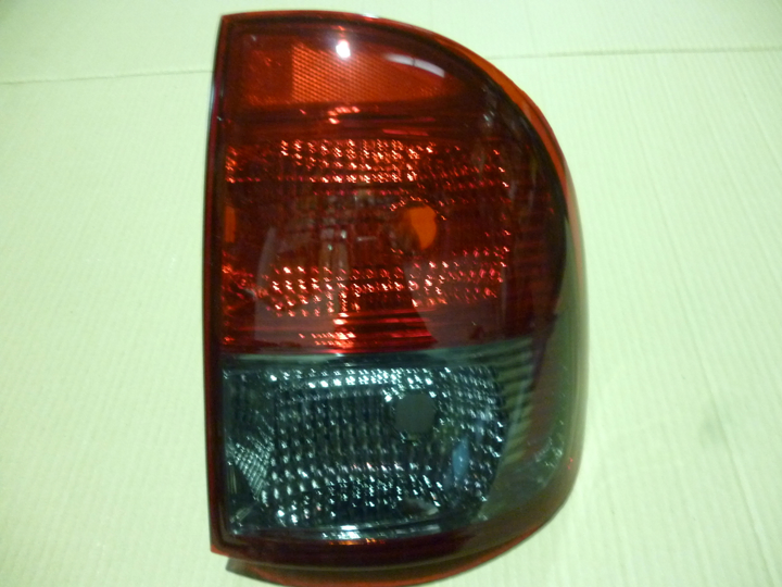 Faro trasero fume der - Imagen principal