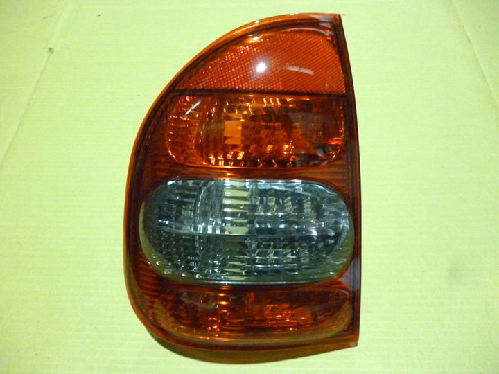 Faro trasero 4 puertas rojo fume claro izq - Imagen principal