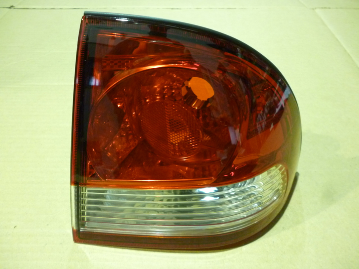 Faro trasero bicolor exterior der - Imagen principal