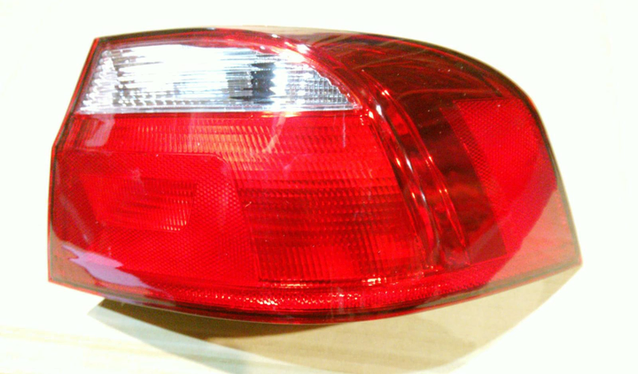 Faro trasera bicolor canto der - Imagen principal