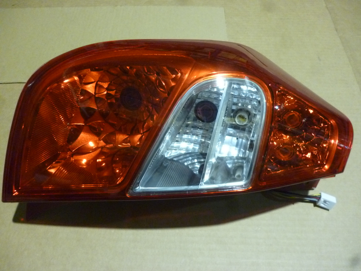 Faro trasero bicolor izq - Imagen principal