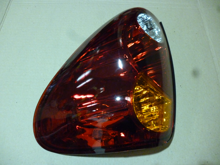 Faro trasero tricolor der - Imagen principal