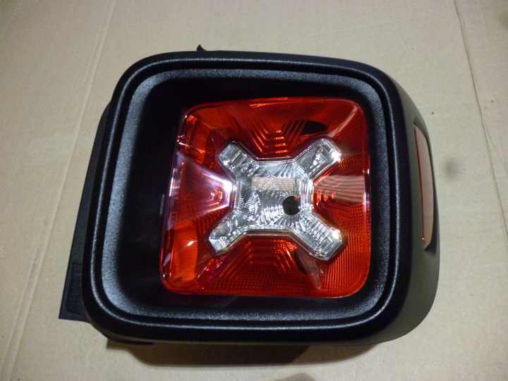 Faro trasero bicolor der - Imagen principal