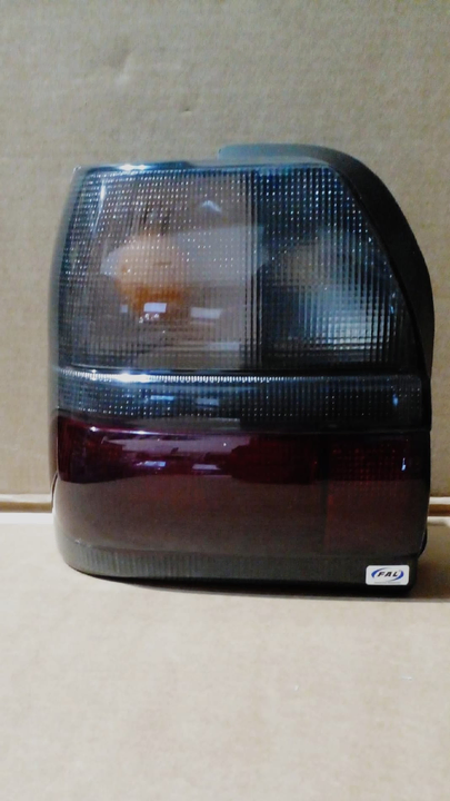 Faro trasero tricolor izq - Imagen principal