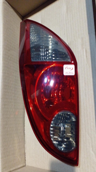 Faro trasero rojo fume izq - Imagen principal