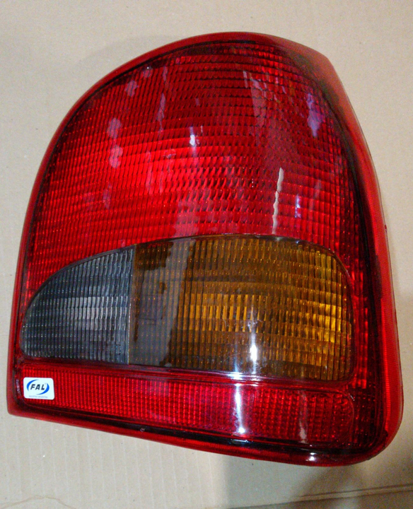 Faro trasero tricolor izq - Imagen principal