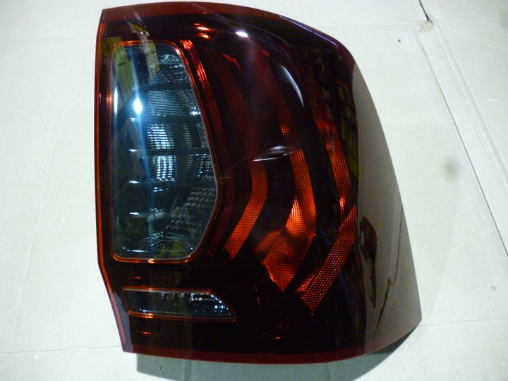 Faro trasero bicolor der - Imagen principal