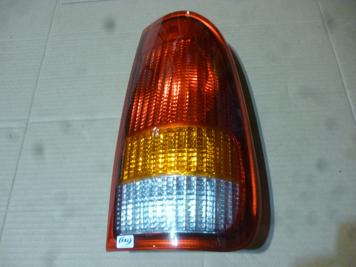 Faro trasero tricolor der - Imagen principal