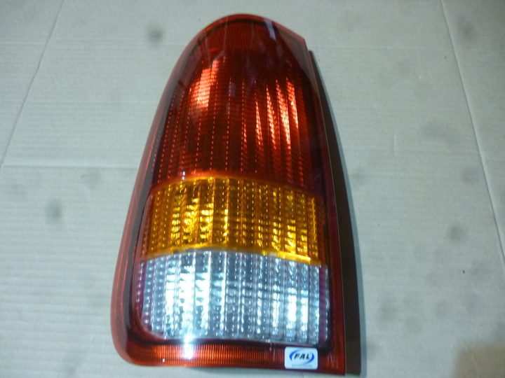 Faro trasero tricolor izq - Imagen principal