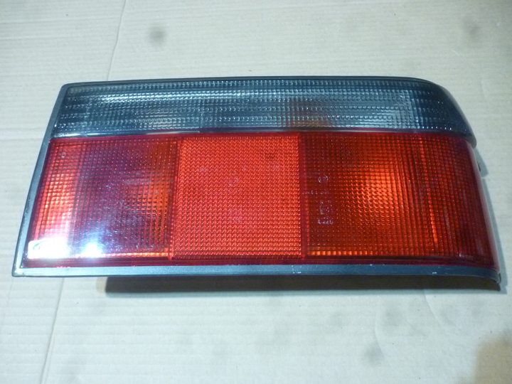 Faro trasero rojo fume der - Imagen principal