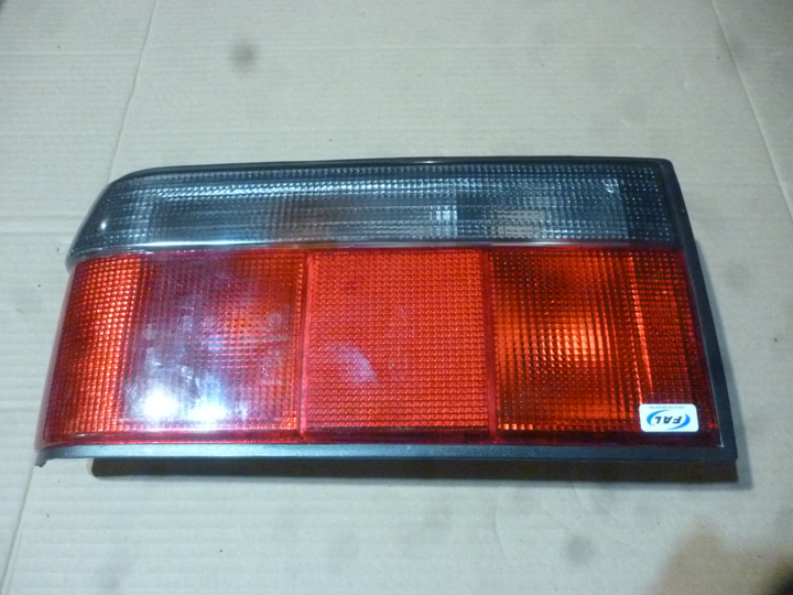 Faro trasero rojo fume izq - Imagen principal