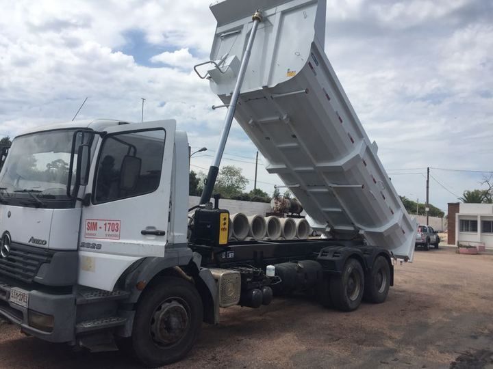 Caja volcadora sobre chasis camion 10m3 int. montevideo - Imagen principal