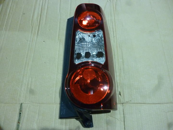 Faro trasero bicolor der - Imagen principal