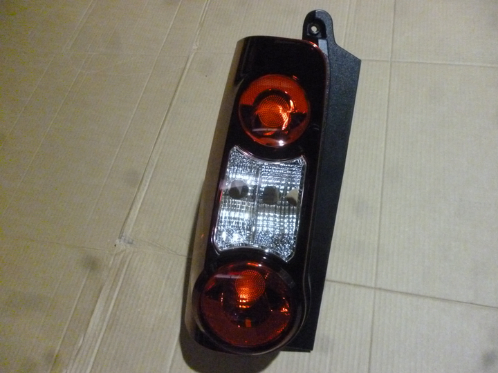 Faro trasero bicolor izq - Imagen principal