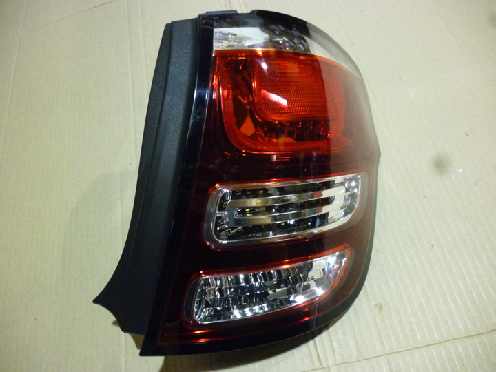 Faro trasero tricolor der - Imagen principal