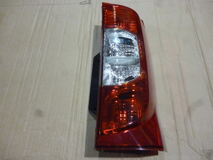 Faro trasero bicolor 1 porton der - Imagen principal