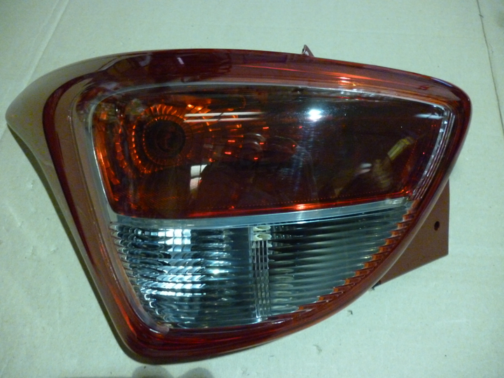 Faro trasero bicolor 5 ptas izq - Imagen principal