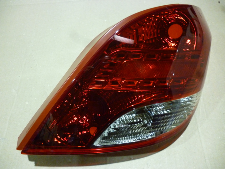 Faro trasero bicolor der - Imagen principal