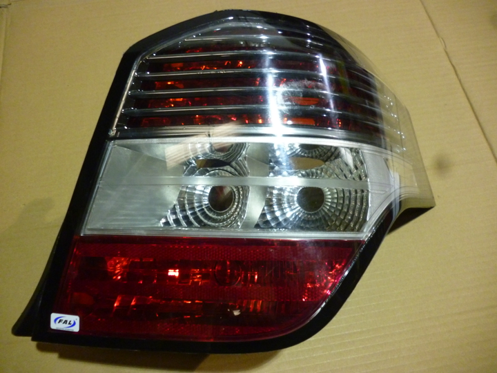 Faro trasero bicolor izq - Imagen principal