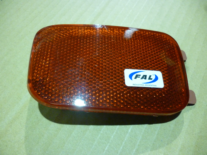 Ojo de gato rojo izq - Imagen principal