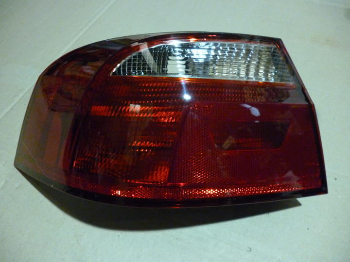 Faro trasero bicolor exterior izq - Imagen principal