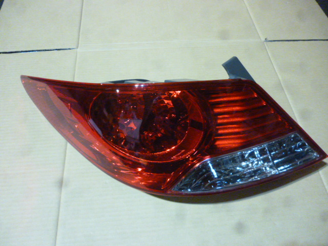 Faro trasero bicolor izq - Imagen principal