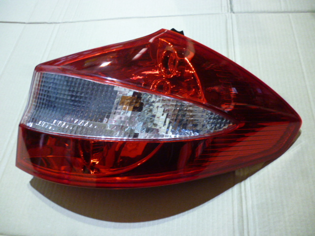 Faro trasero bicolor hatchback der - Imagen principal