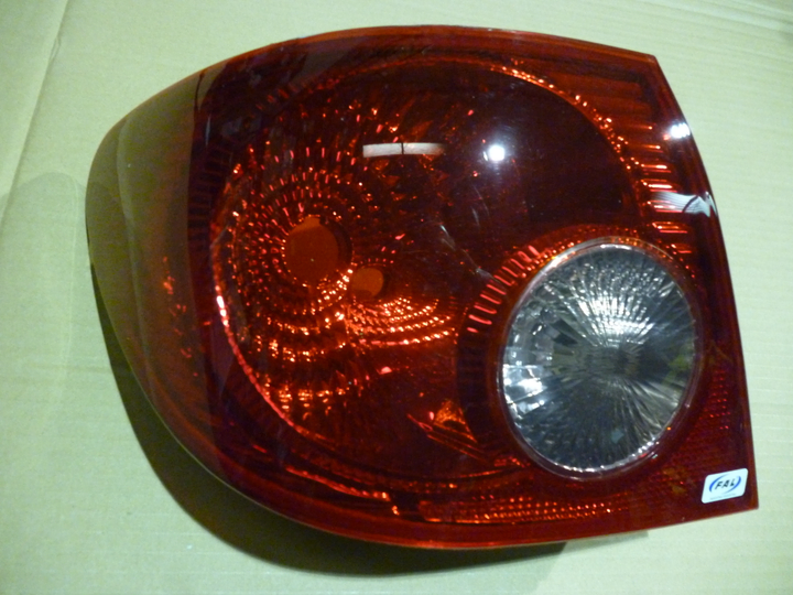 Faro trasero rojo izq - Imagen principal