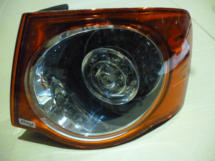 Faro trasero bicolor exterior der - Imagen principal