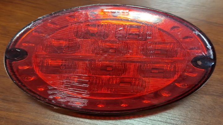 Faro trasero rojo led bivolt 125mm i/d - Imagen principal