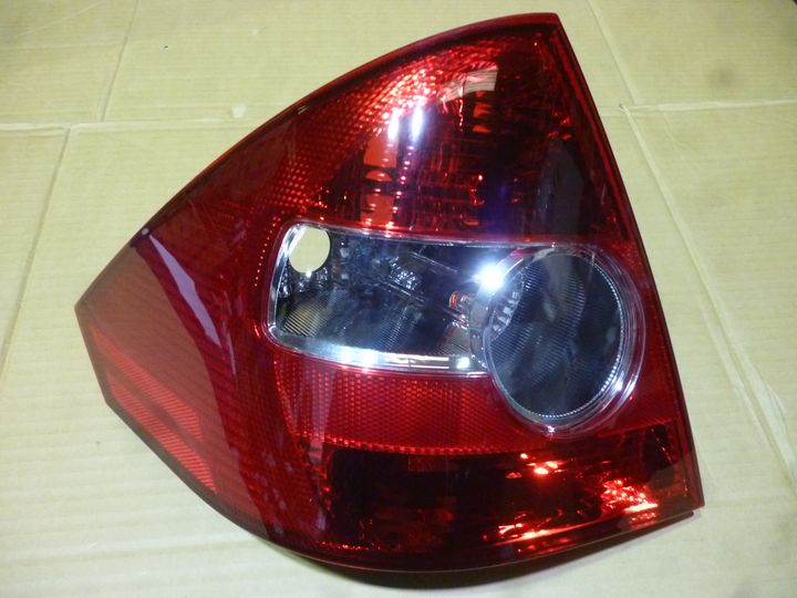 Faro trasero izq - Imagen principal