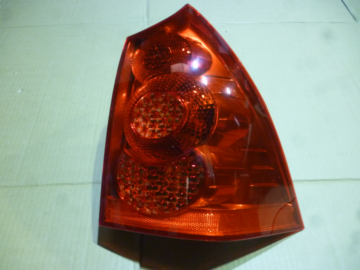 Faro trasero sw (camioneta) der - Imagen principal