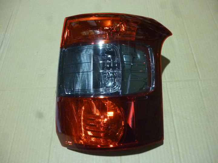 Faro trasero bicolor der - Imagen principal