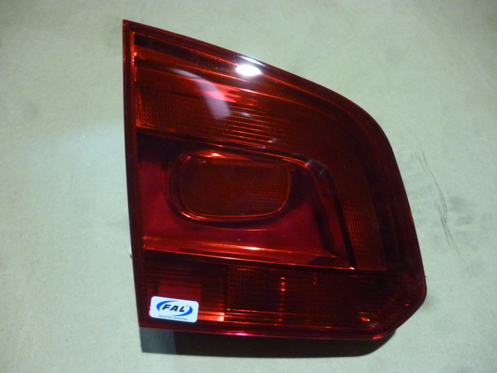 Faro trasero rojo interior izq - Imagen principal