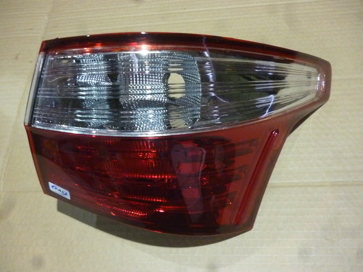 Faro trasera bicolor externa der - Imagen principal