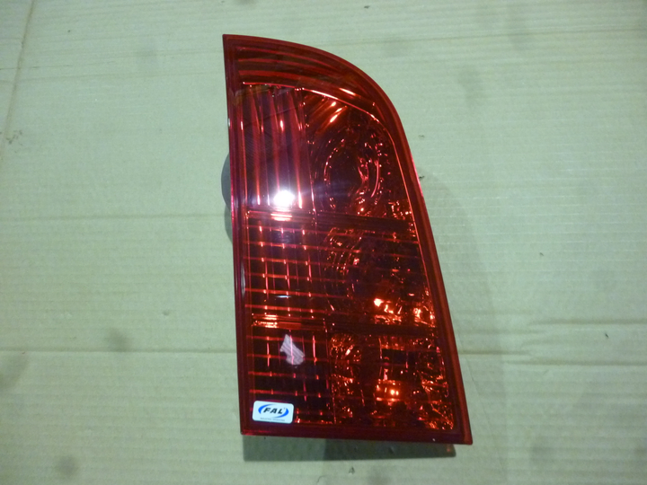 Faro trasero rojo interior izq - Imagen principal