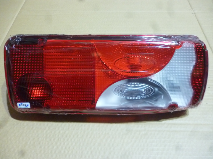 Faro trasero tricolor der - Imagen principal