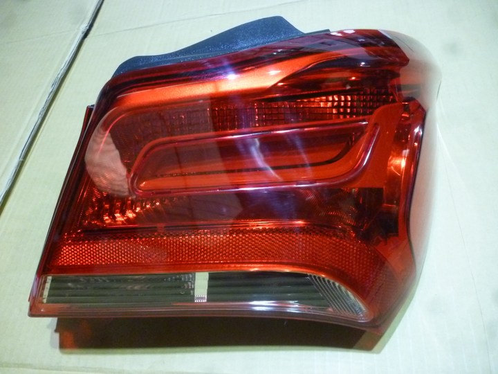 Faro trasero rojo der - Imagen principal