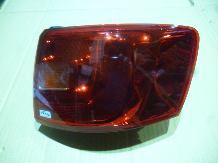 Faro trasero bicolor exterior der - Imagen principal