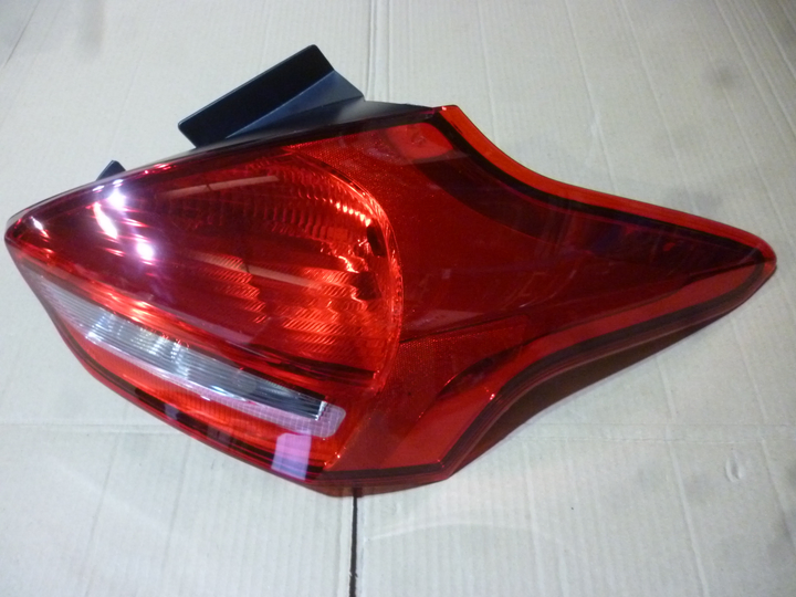 Faro trasero bicolor der - Imagen principal