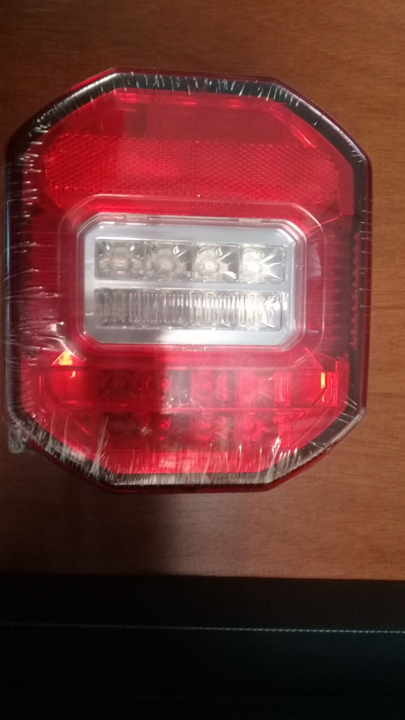 Faro trasero s/luz de matricula bivolt led i/d - Imagen principal