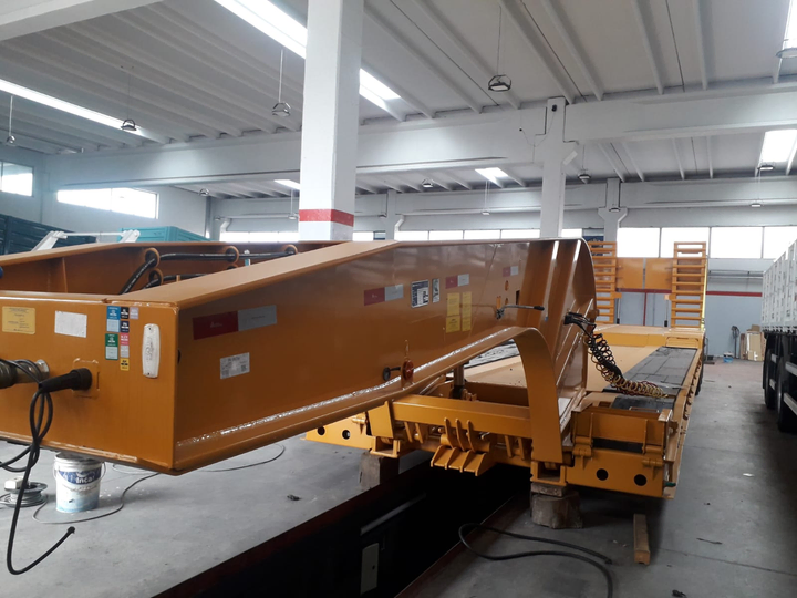 Semi cargatodo 3e abs a.3000, cama 7000mm, ext.200mm d.ext. - Imagen principal