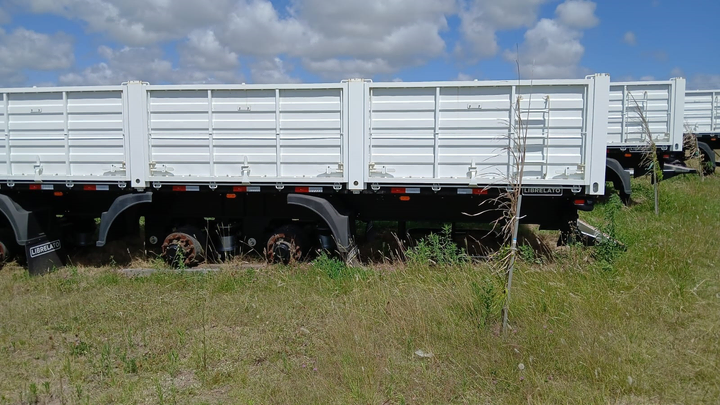 Semi con barandas 14500mm 8pinos 2+1e susp.neum ebs-balanza - Vista 3