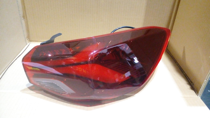 Faro trasero bicolor led 4 ptas der - Imagen principal