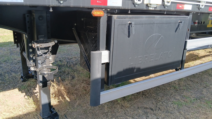 Semi con barandas 15250mm 8pinos 3e susp.neum ebs-balanza - Vista 3