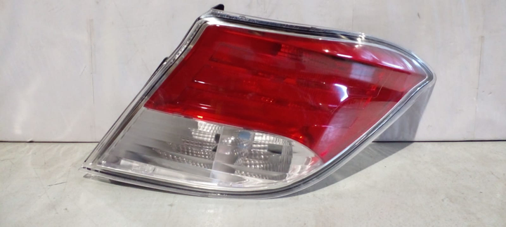 Faro trasero bicolor rojo/cristal der - Imagen principal