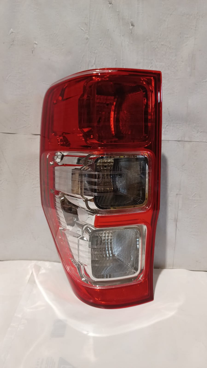 Faro trasero bicolor cromado izq - Imagen principal