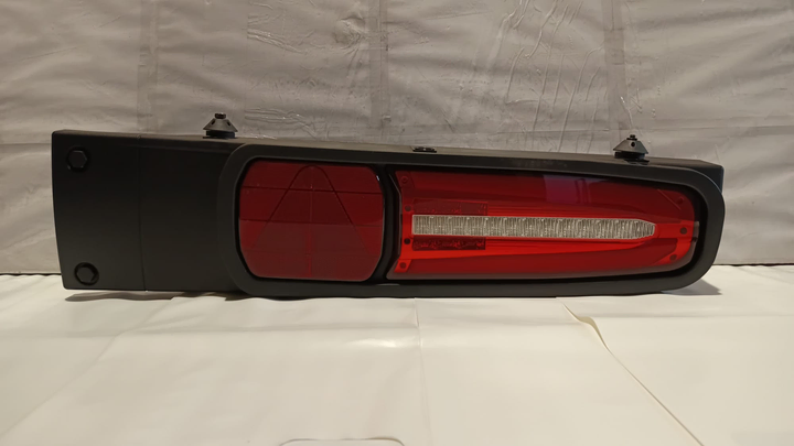Señalero trasero lateral c/prolongador rojo bivolt der - Imagen principal