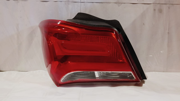 Faro trasero rojo izq - Imagen principal